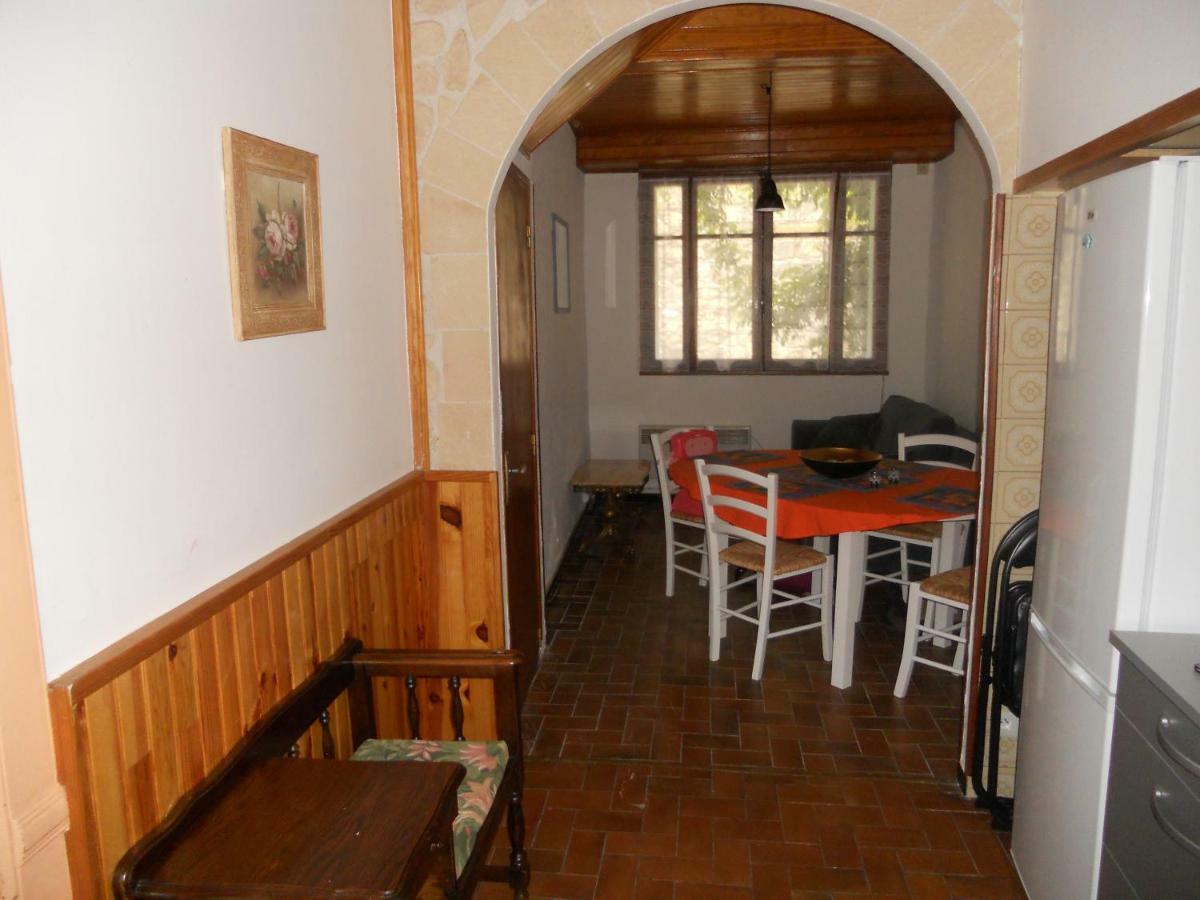 Entre L'Eglise Et La Place Villa Quillan Eksteriør bilde