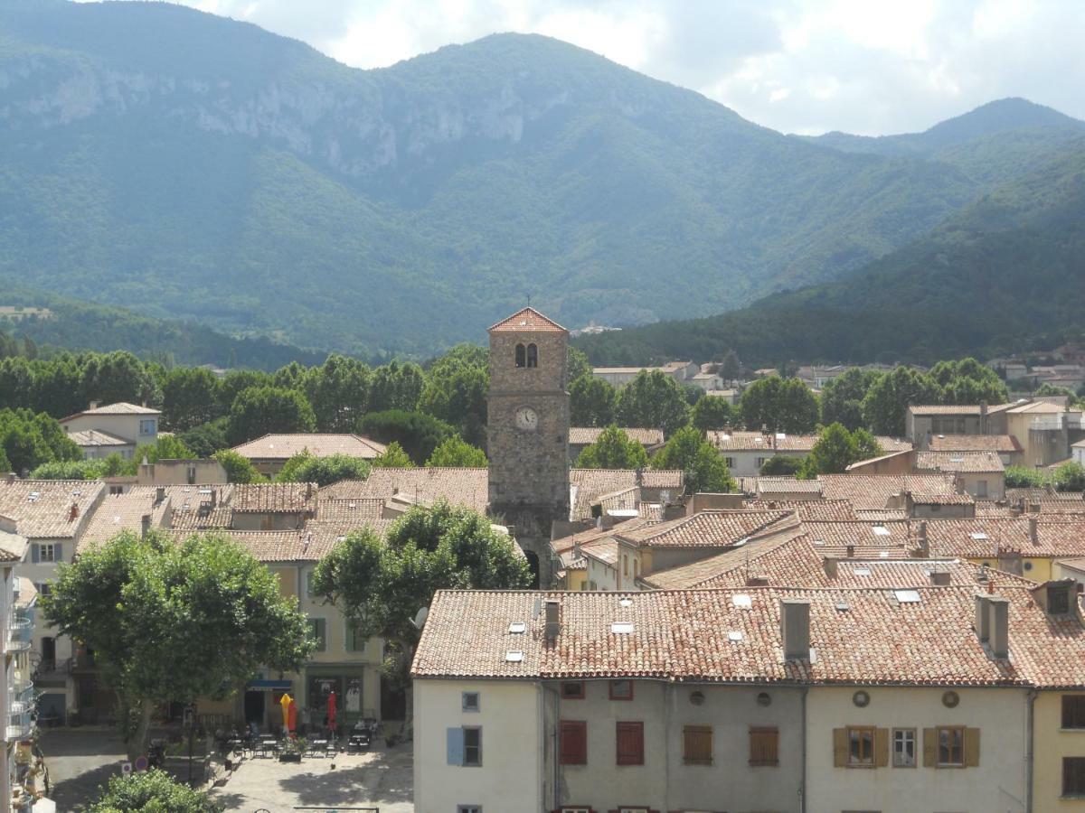 Entre L'Eglise Et La Place Villa Quillan Eksteriør bilde