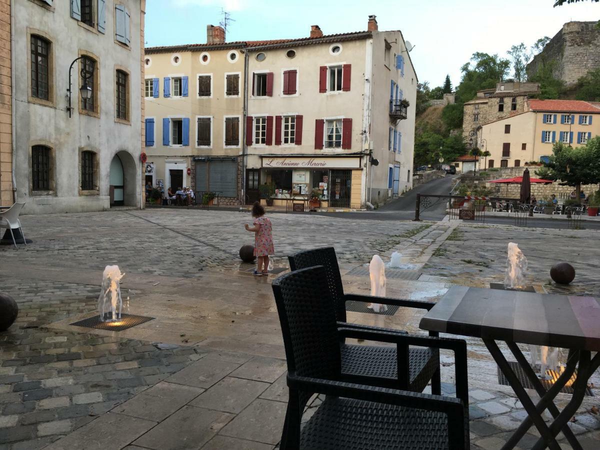 Entre L'Eglise Et La Place Villa Quillan Eksteriør bilde